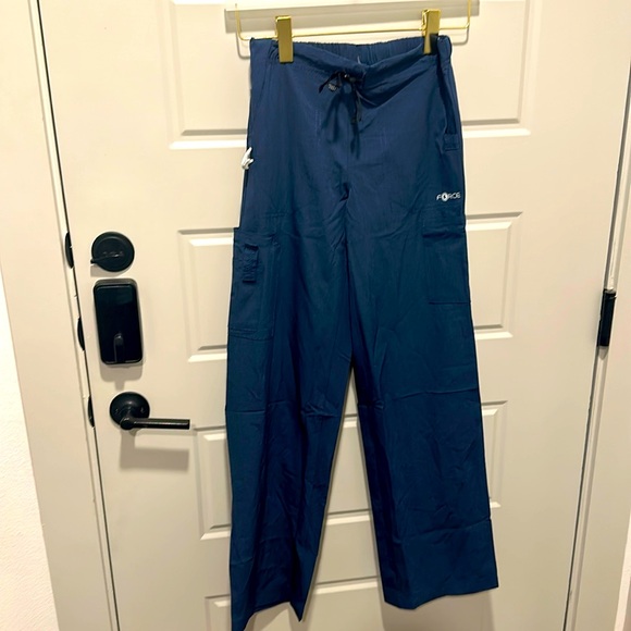 Carhartt Pants - NWOT! Carhartt Force Cross Flex Women's XS Drawstring Cargo Scrub Pants C52110